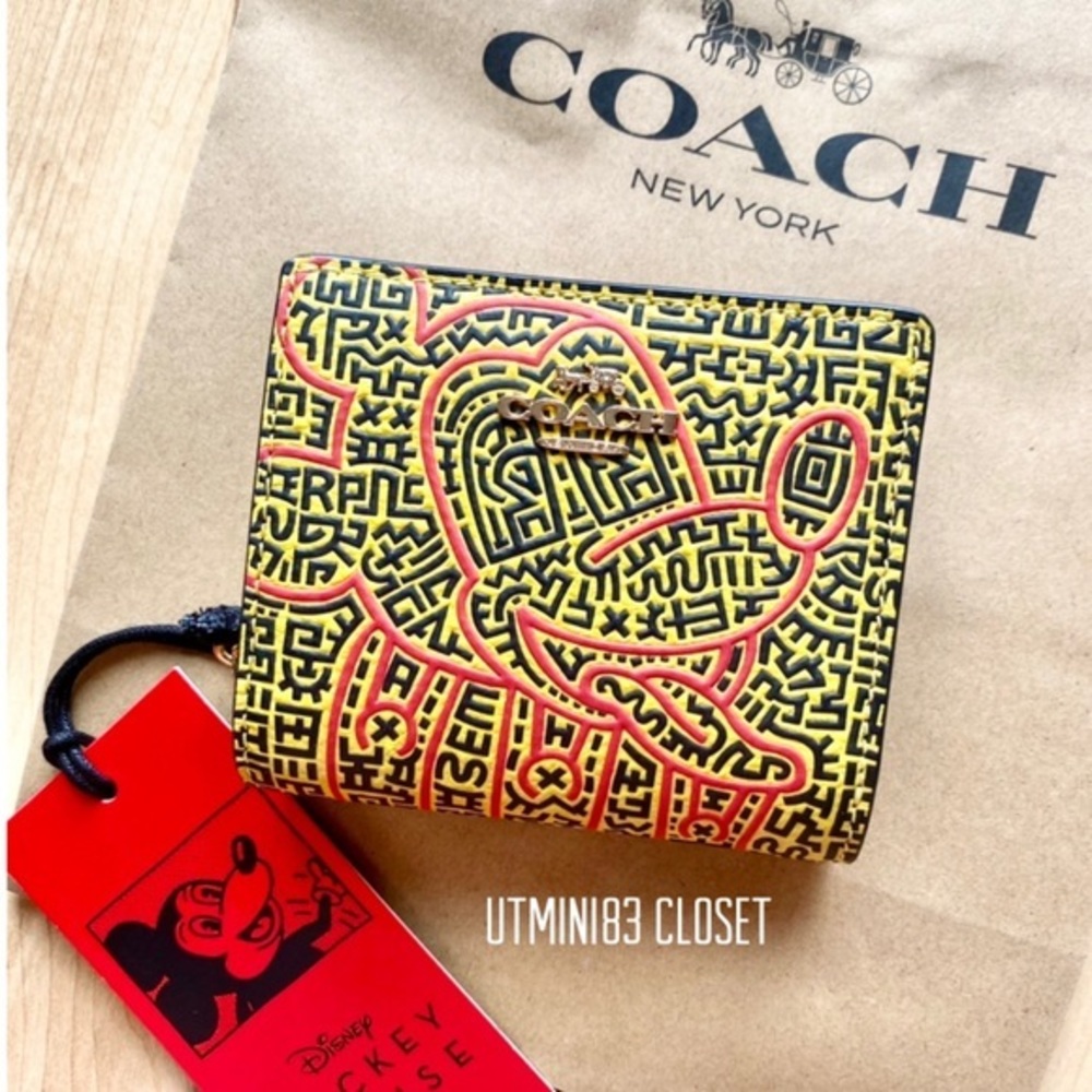 🌈🏅NEW🏅Coach Disney Mickey Mouse wallet/leather/has coins zip pocket - Picture 2 of 9